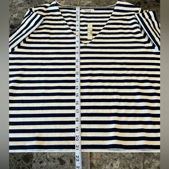 Madewell NWT Navy and White Striped V-Neck Cropped Top  SZ XXL Nautical  Relaxed - Picture 8 of 12